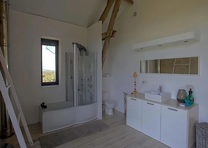 In France With Huge Private Garden Feriehus